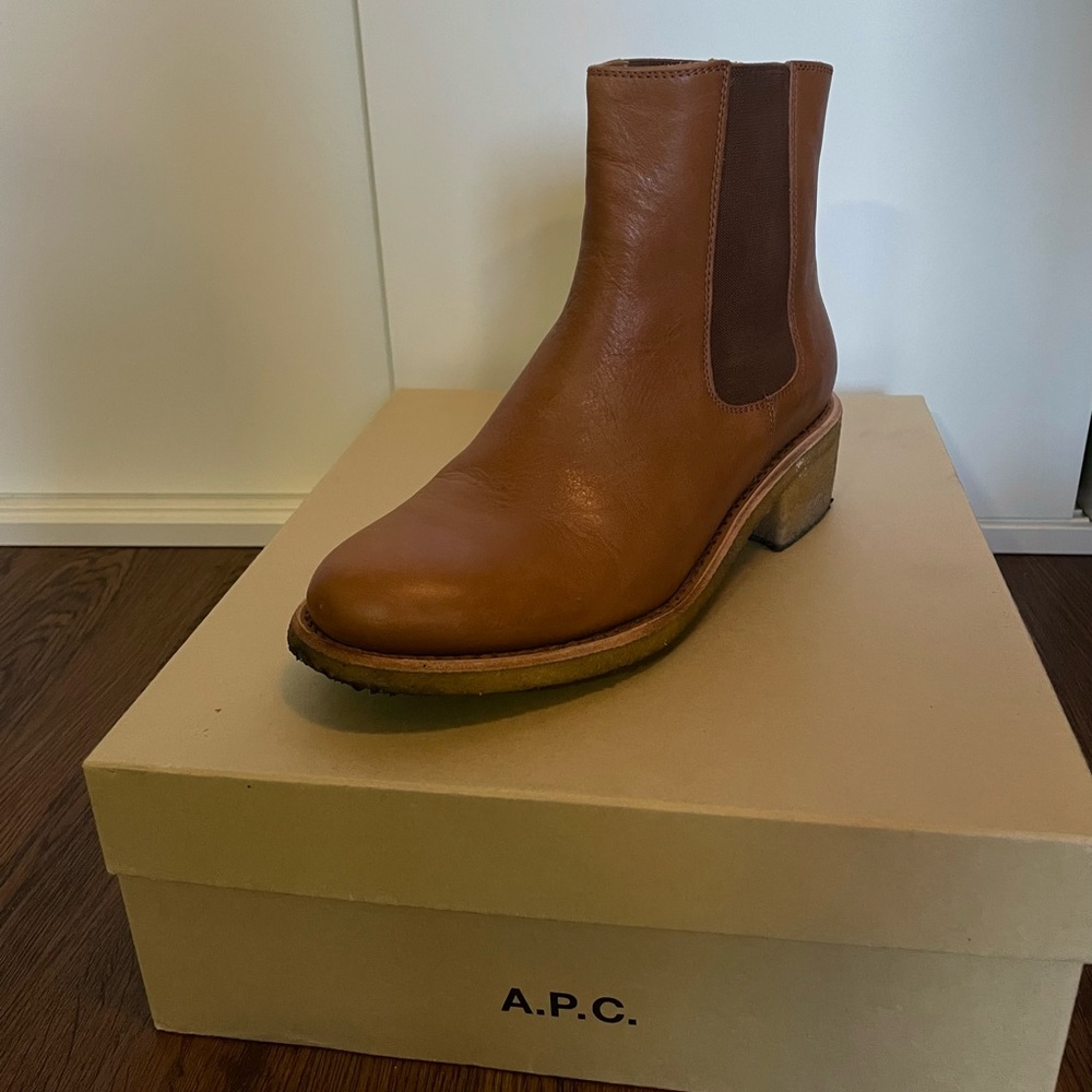 A.P.C. Women's Magda Leather Chelsea Boots - Caramel